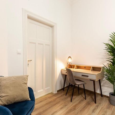 Glamorous Modern Apartment In The Hearth Of Budapest Bagian luar foto