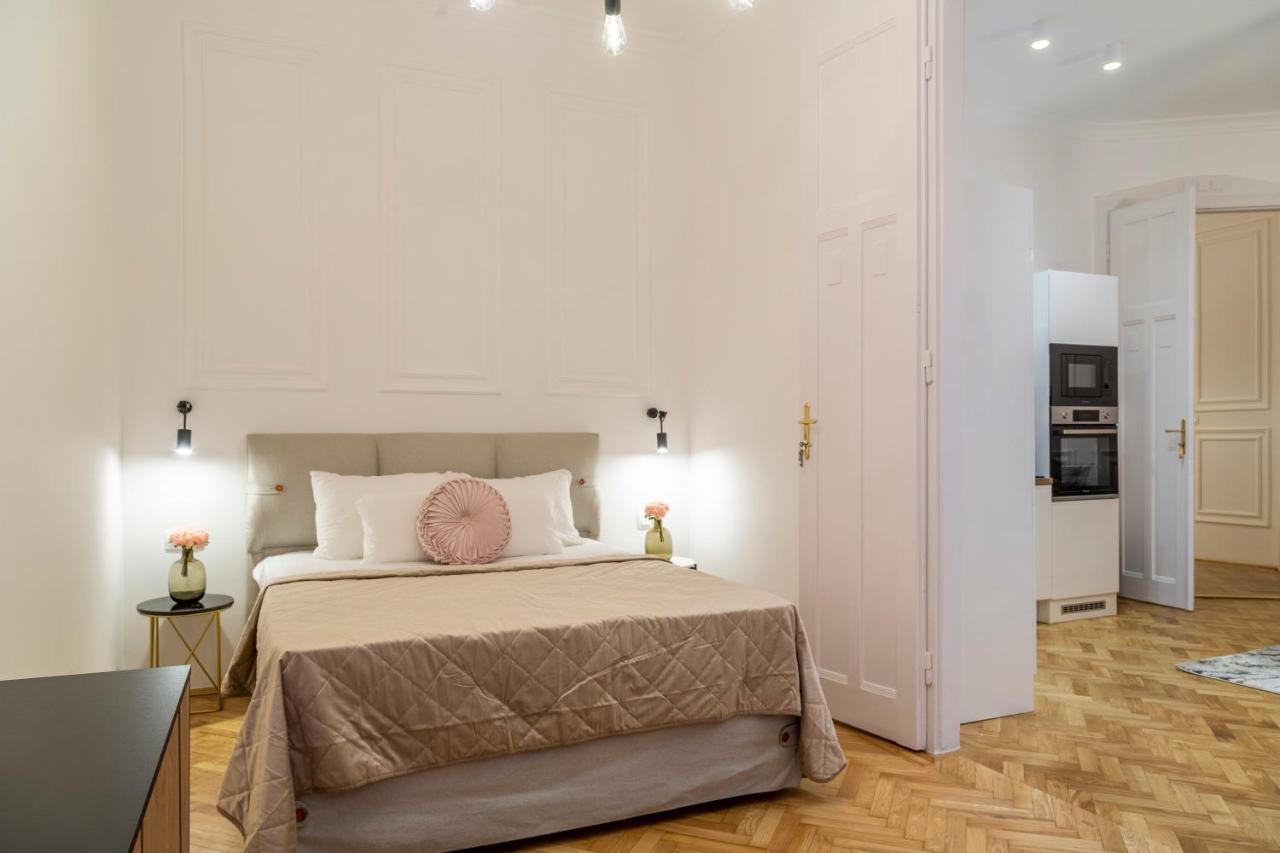 Glamorous Modern Apartment In The Hearth Of Budapest Bagian luar foto