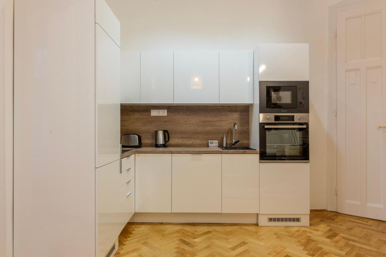 Glamorous Modern Apartment In The Hearth Of Budapest Bagian luar foto