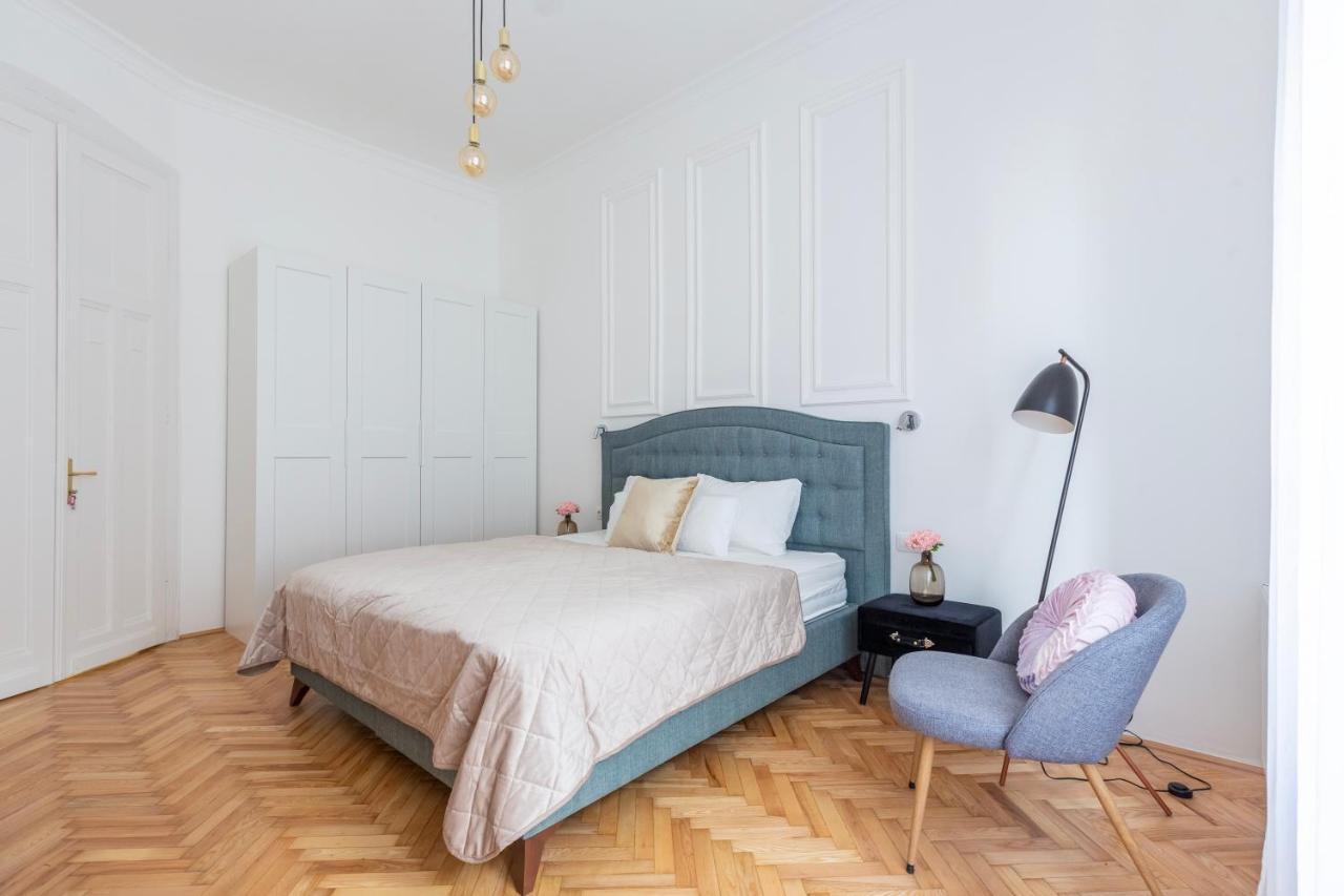Glamorous Modern Apartment In The Hearth Of Budapest Bagian luar foto