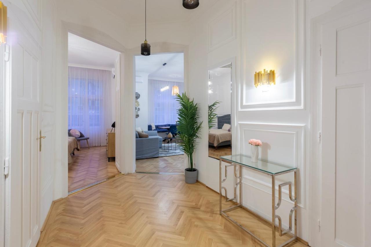 Glamorous Modern Apartment In The Hearth Of Budapest Bagian luar foto