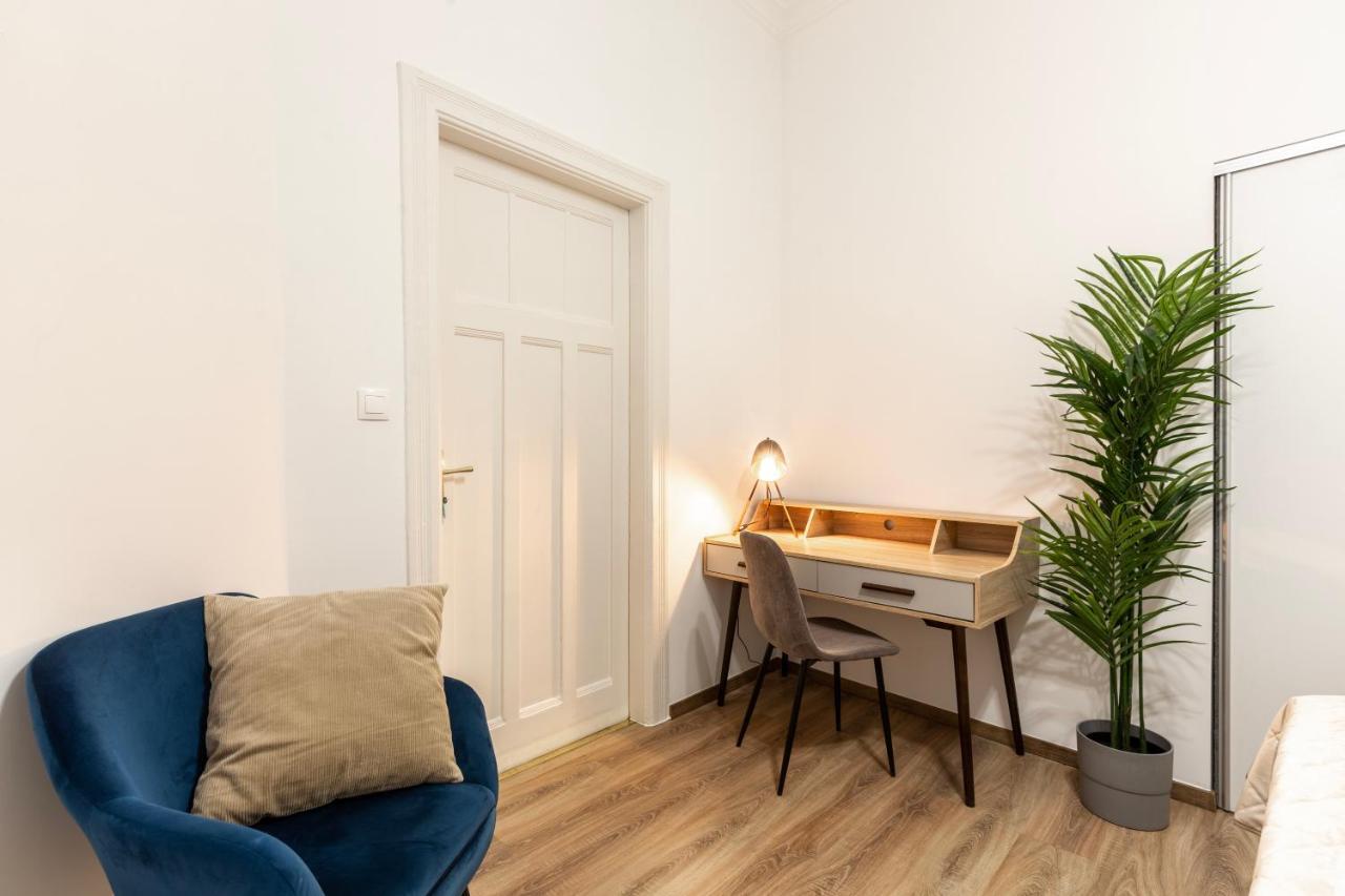 Glamorous Modern Apartment In The Hearth Of Budapest Bagian luar foto